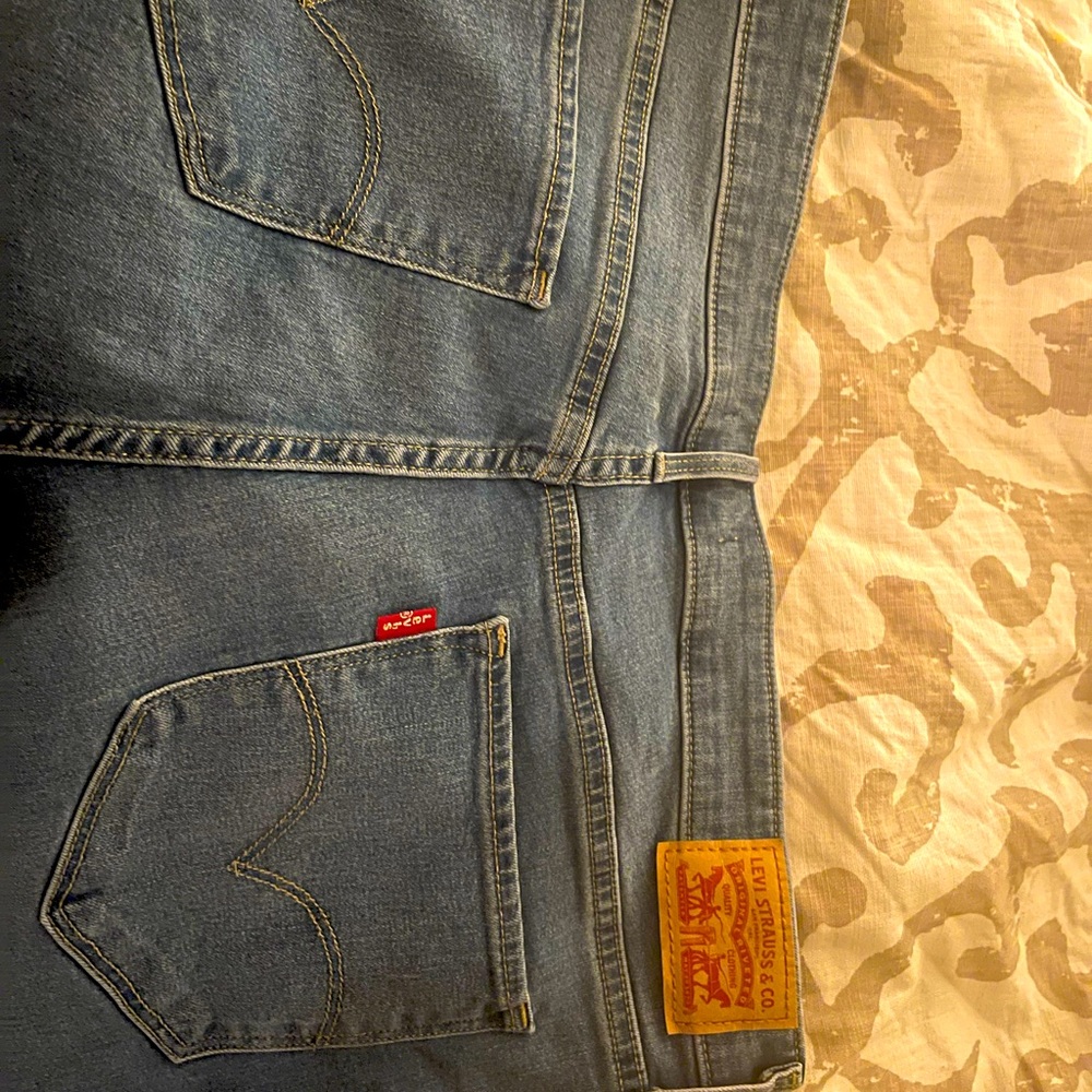 Levi’s super shaping jeans